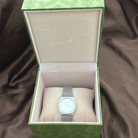 Gucci 30mm stainless steel watch. Comes with warranty paper (Authenticity paper) - Picture 2 of 5